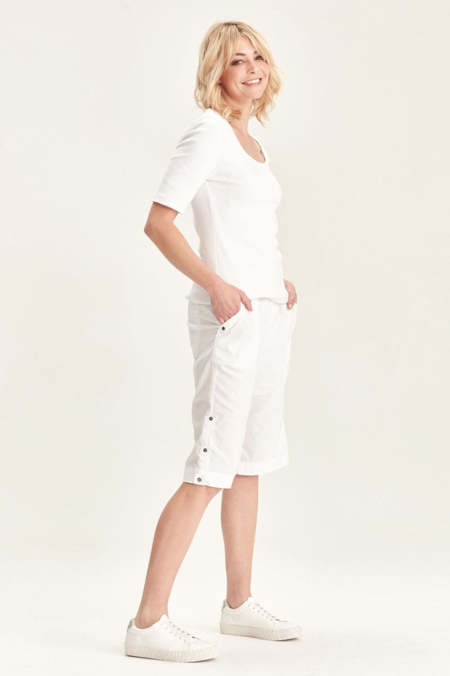 Bottoms Verge | Acrobat Rolled Short | White