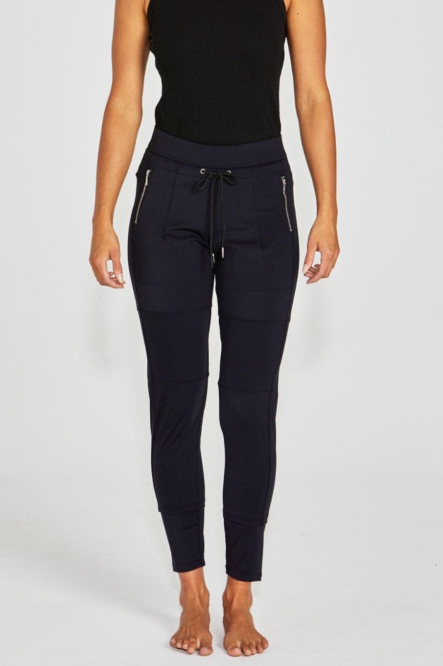 Bottoms New London Jeans | Johnby Jogger | Black