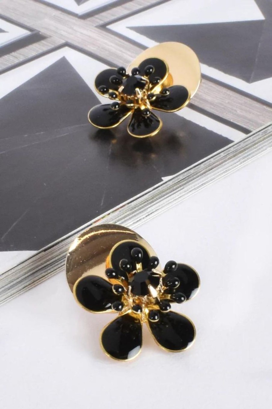 Accessories Adorne | Audrey Resin Mix Flower Stud | Black