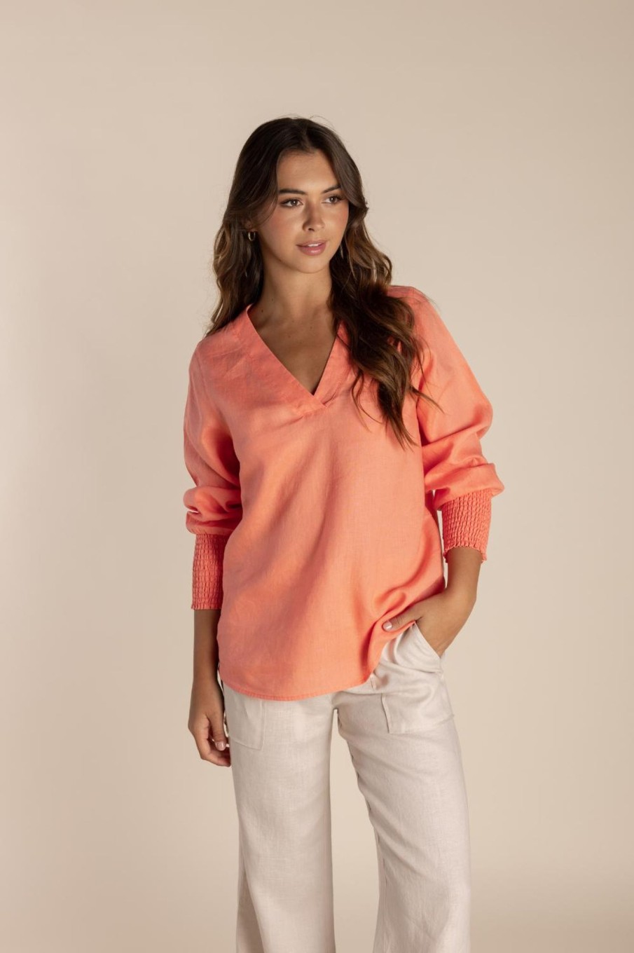 Tops Two T's | Linen Top With Shirred Cuff | Mango